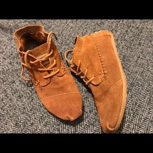 Toms moccasin shoes